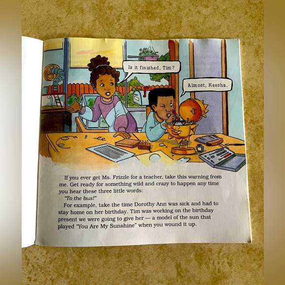 The Magic School Bus Sees Stars: A Book About Stars - Picture 2 of 5